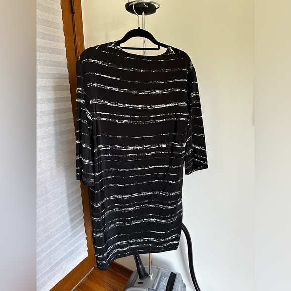 Vince 100% Silk Shadow Stripe Shift Dress in Black 3/4 Sleeve Size Small - Picture 5 of 6